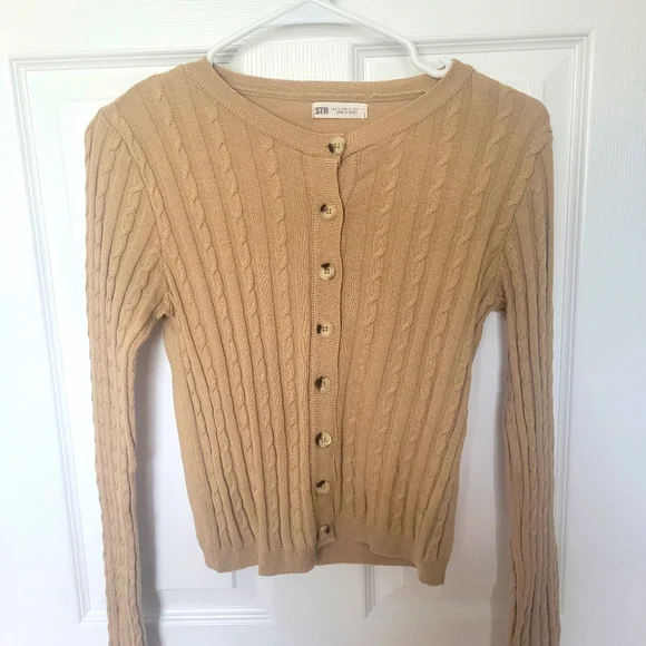 Sweater - Picture 1 of 2